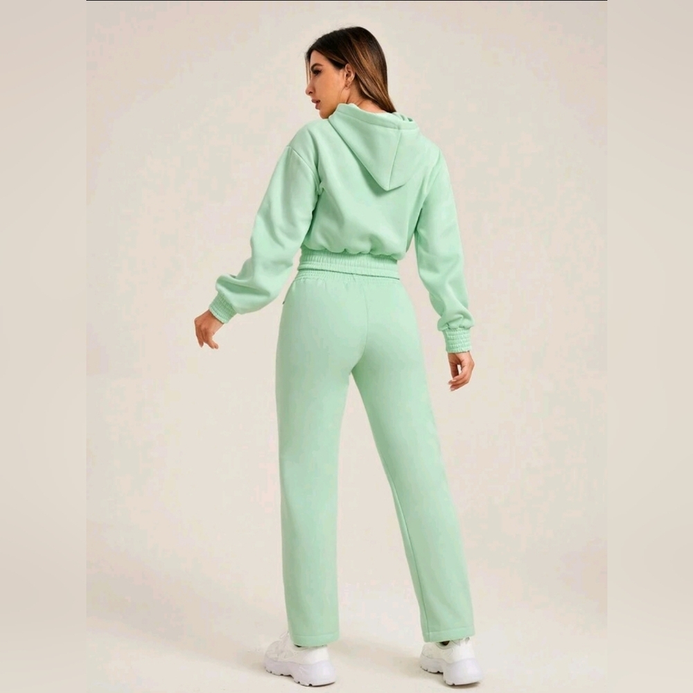 Hooded sweatshirt and sweatpants set. Beautiful Color